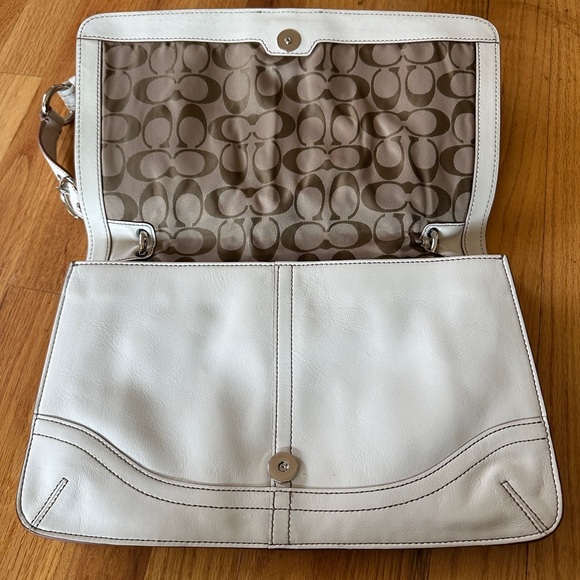 Elegant White Leather Coach Hobo Bag - Picture 7 of 12